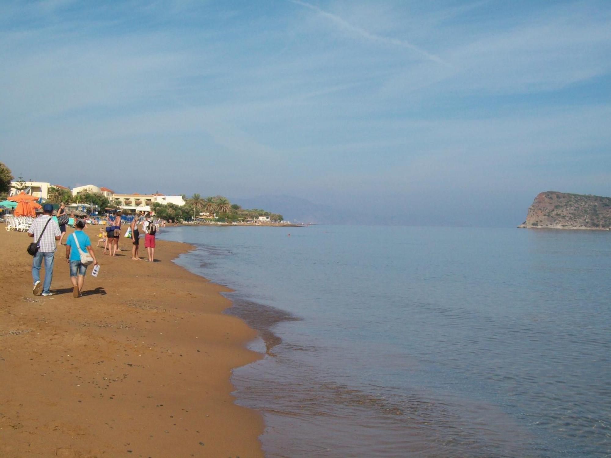 Kato Stalos Beach Bagian luar foto