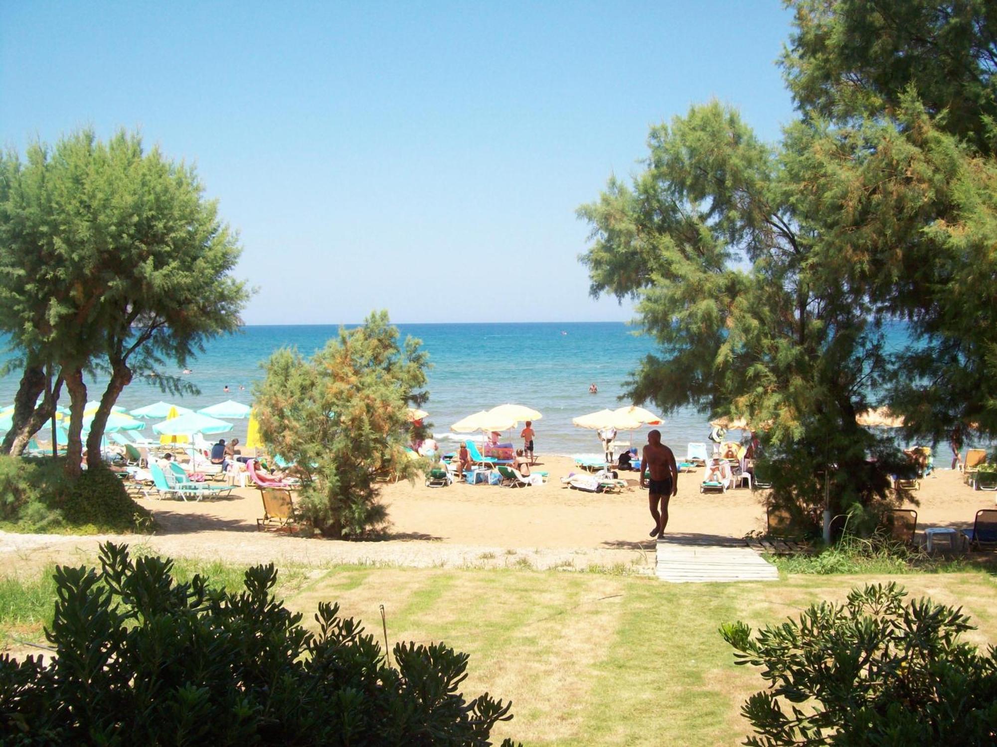 Kato Stalos Beach Bagian luar foto
