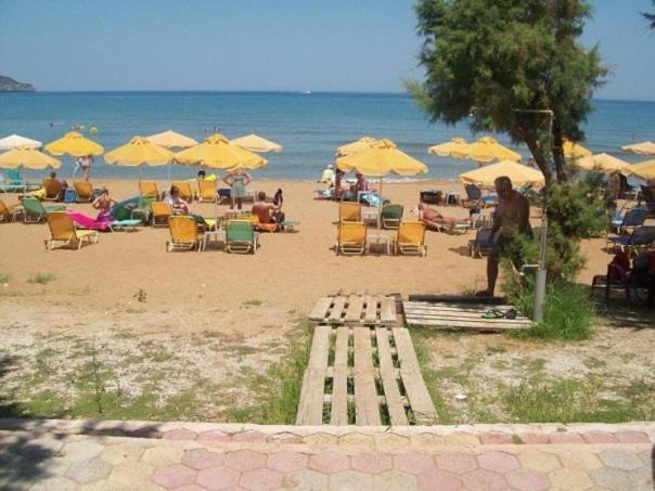 Kato Stalos Beach Bagian luar foto