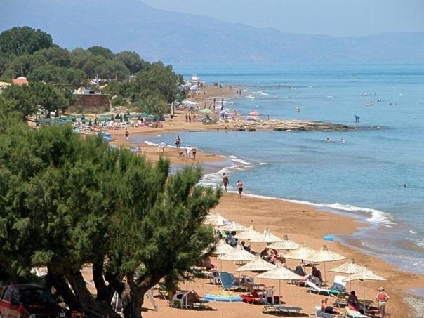 Kato Stalos Beach Bagian luar foto